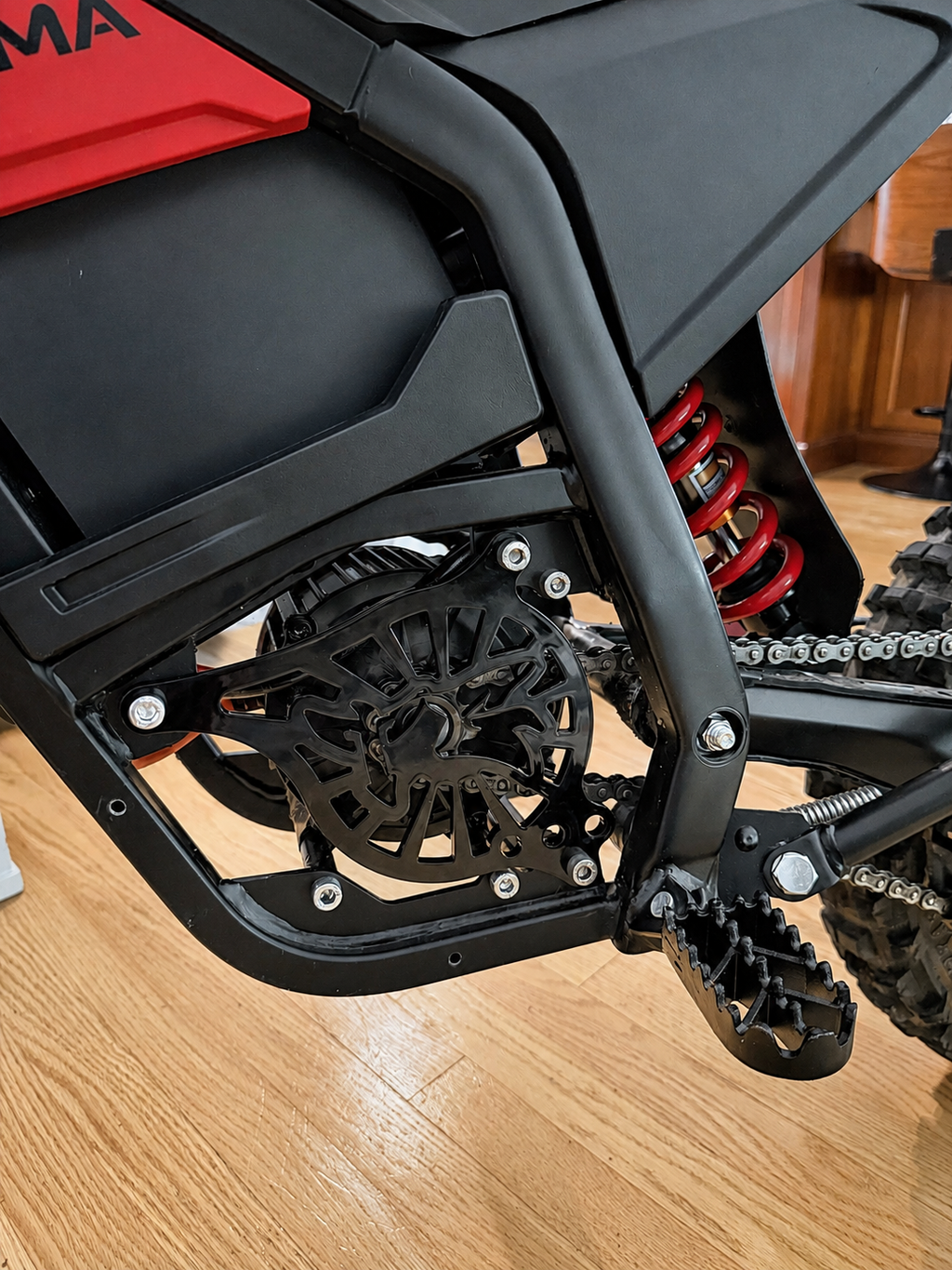 Yozma motor cover/ shift lock