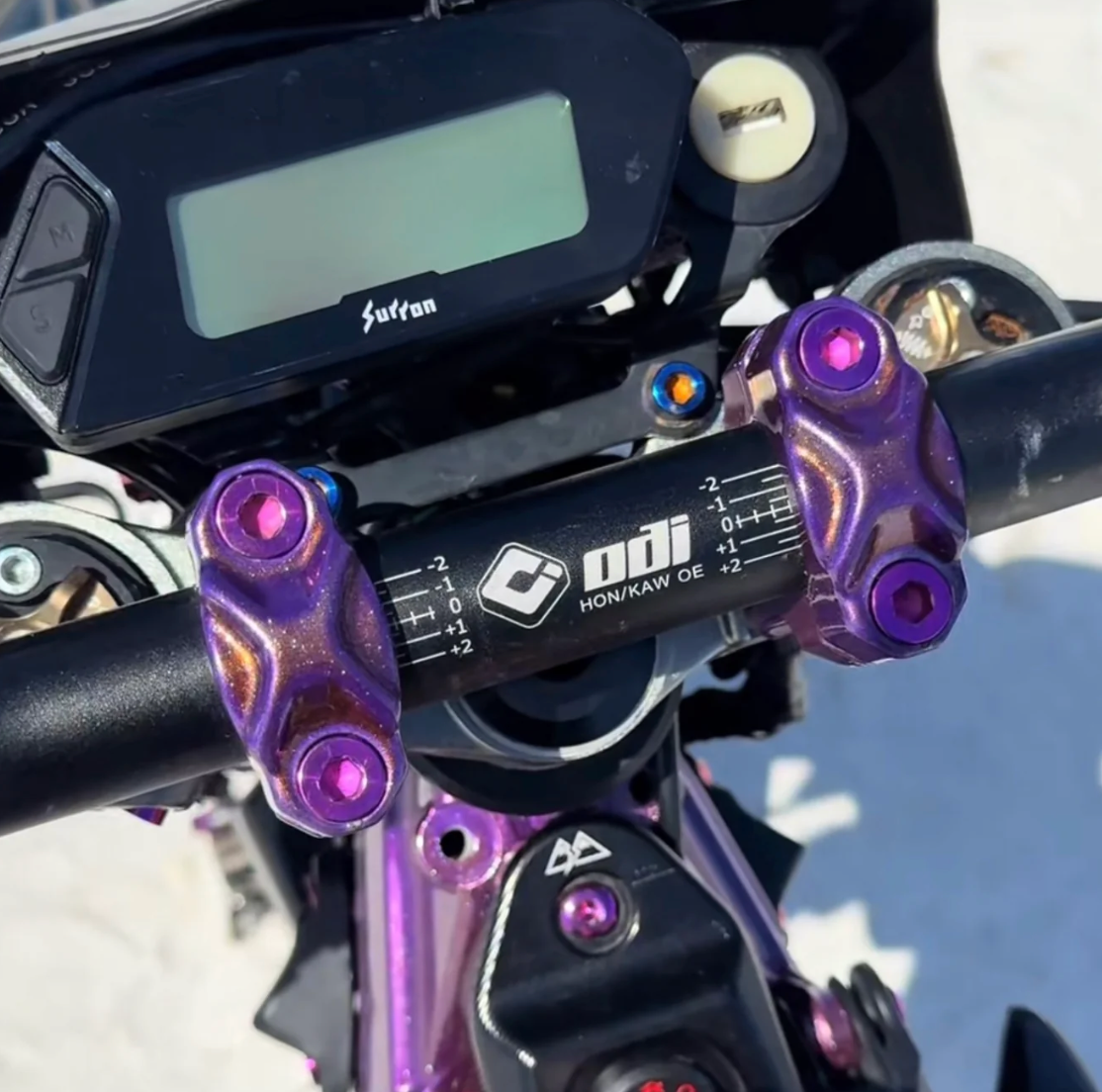 PINK Ultra Bee Bar Mount Bolts (Set of 4)